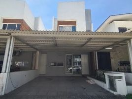 4 Bedroom House for sale in East Jawa, Lakarsantri, Surabaya, East Jawa