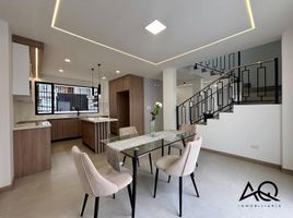 4 Habitación Villa en venta en Loja, Loja, Loja, Loja