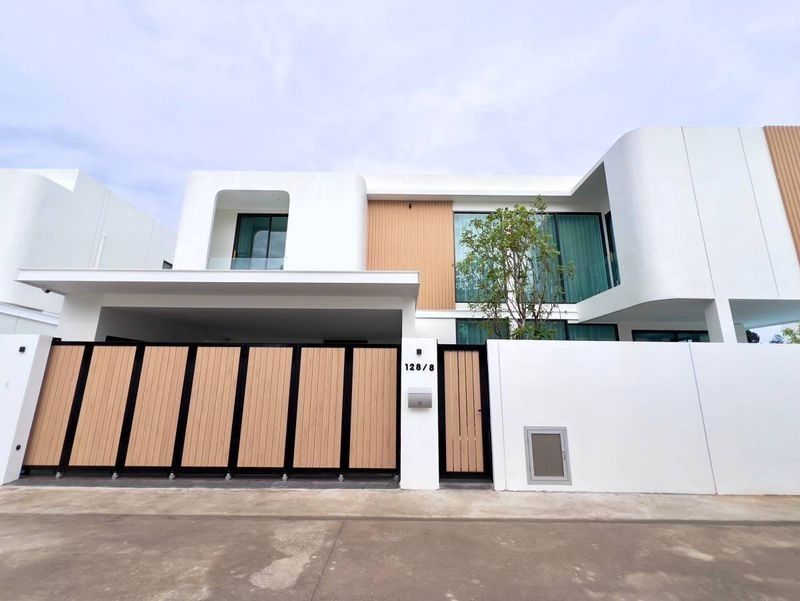 4 Bedroom Villa For Rent In San Phak Wan, Chiang Mai