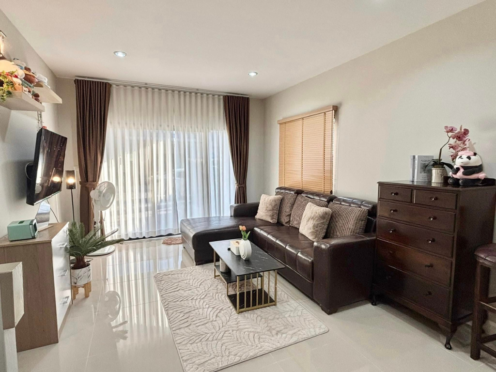 4 Bedroom Townhouse For Rent In Yang Noeng, Chiang Mai