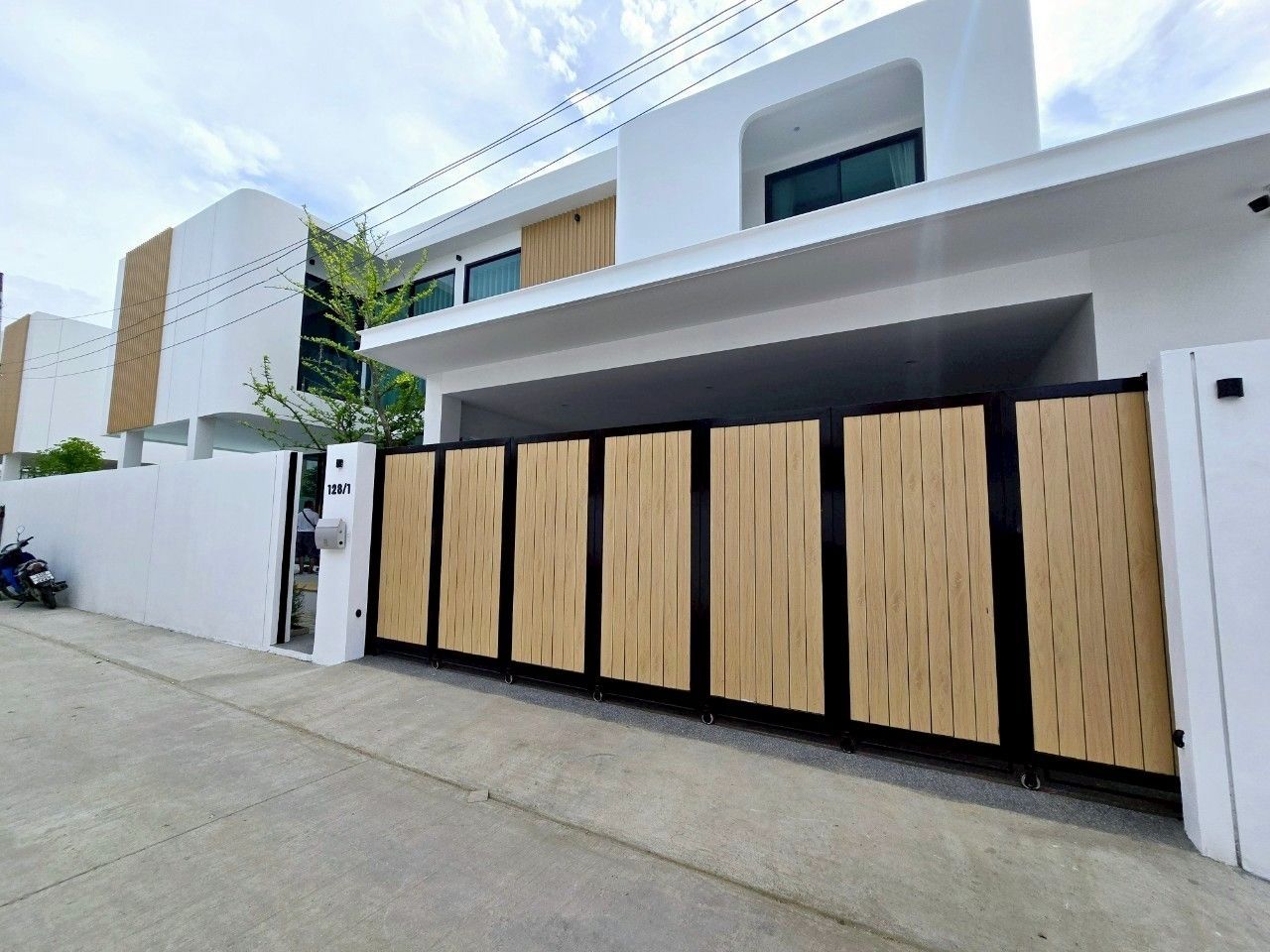 4 Bedroom Villa For Rent In San Phak Wan, Chiang Mai