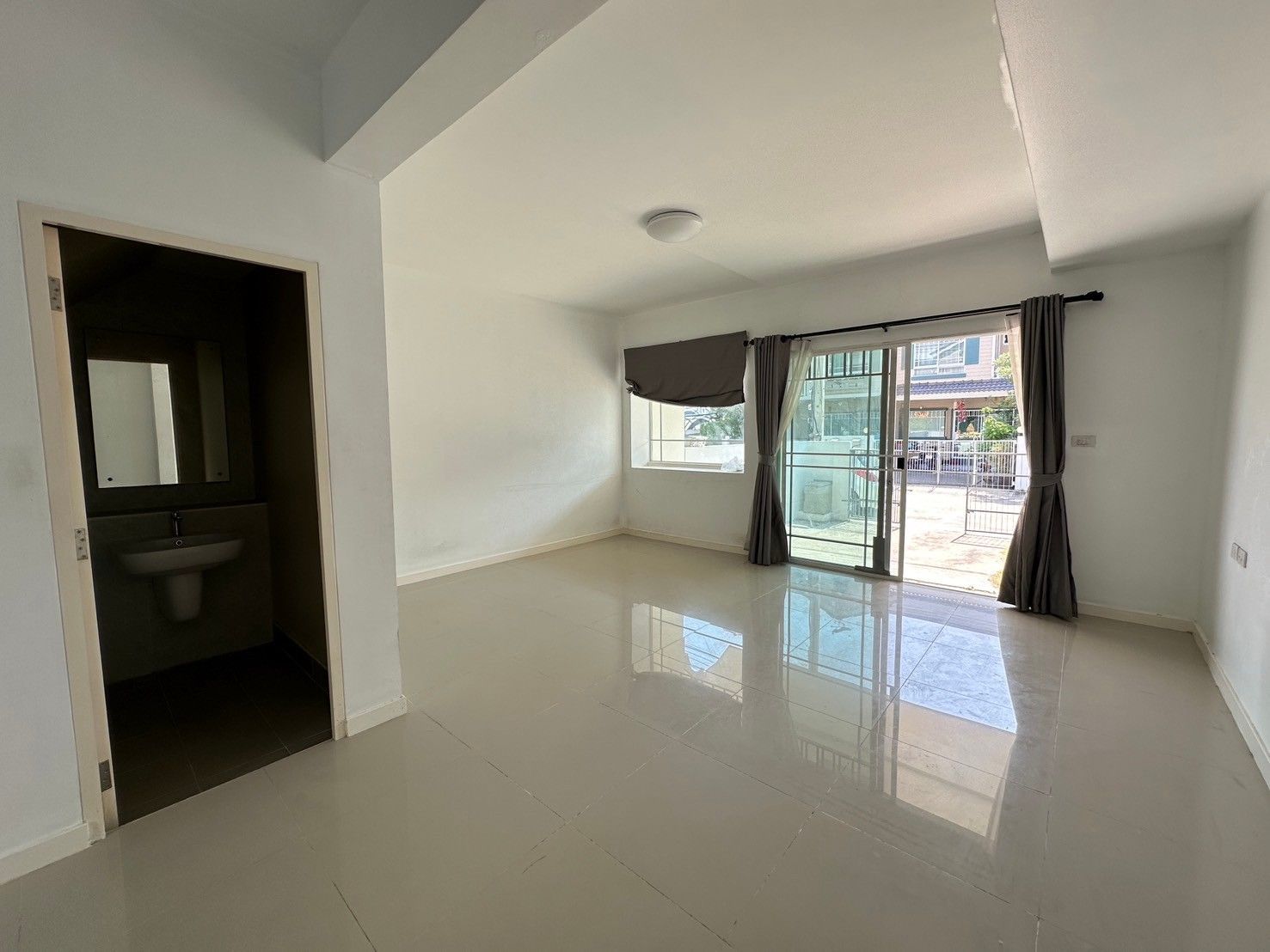 2 Bedroom Townhouse For Rent At Indy Prachauthit 90 (3)