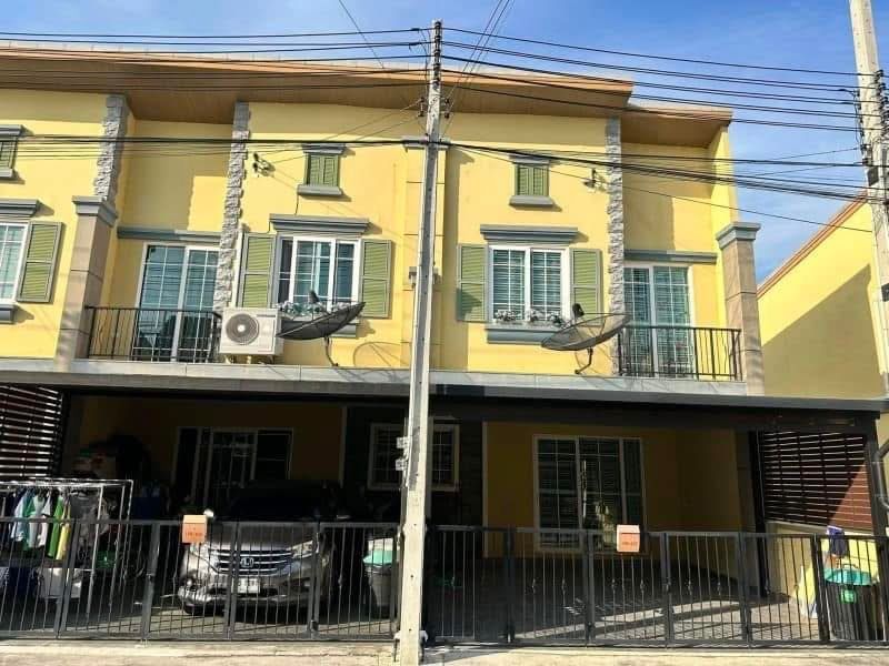4 Bedroom Townhouse For Rent In Surasak, Chon Buri