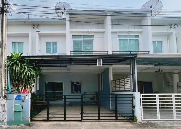 3 Bedroom Townhouse For Rent At The Vista