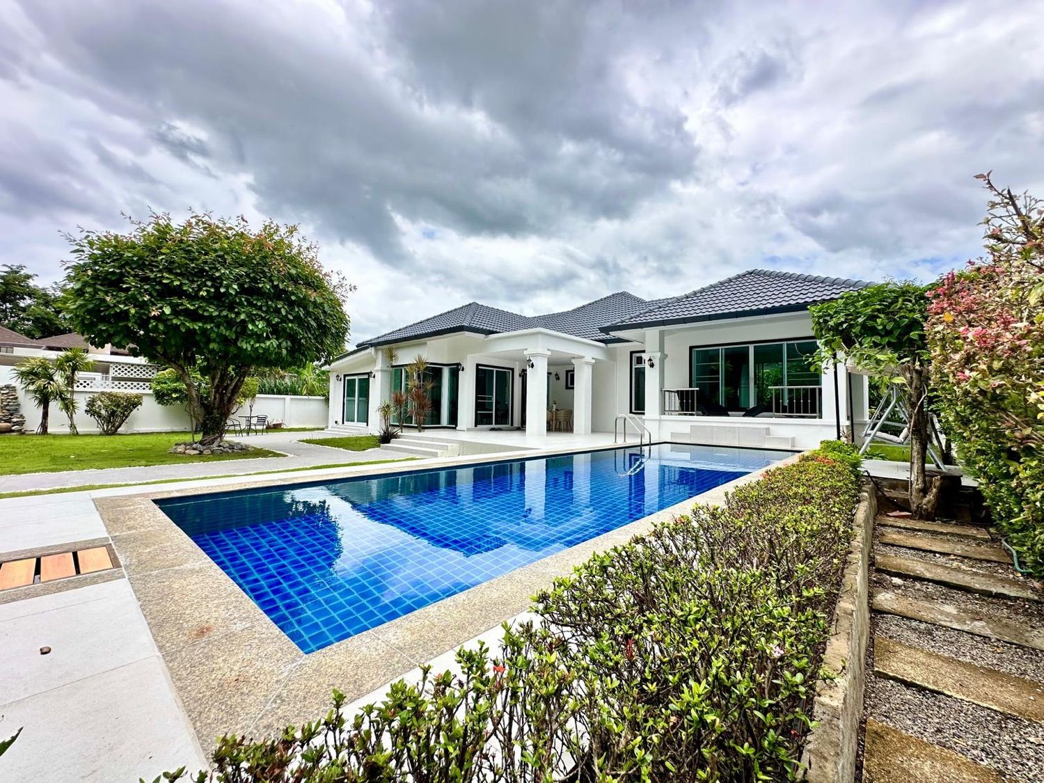 4 Bedroom Villa For Rent In San Phak Wan, Chiang Mai