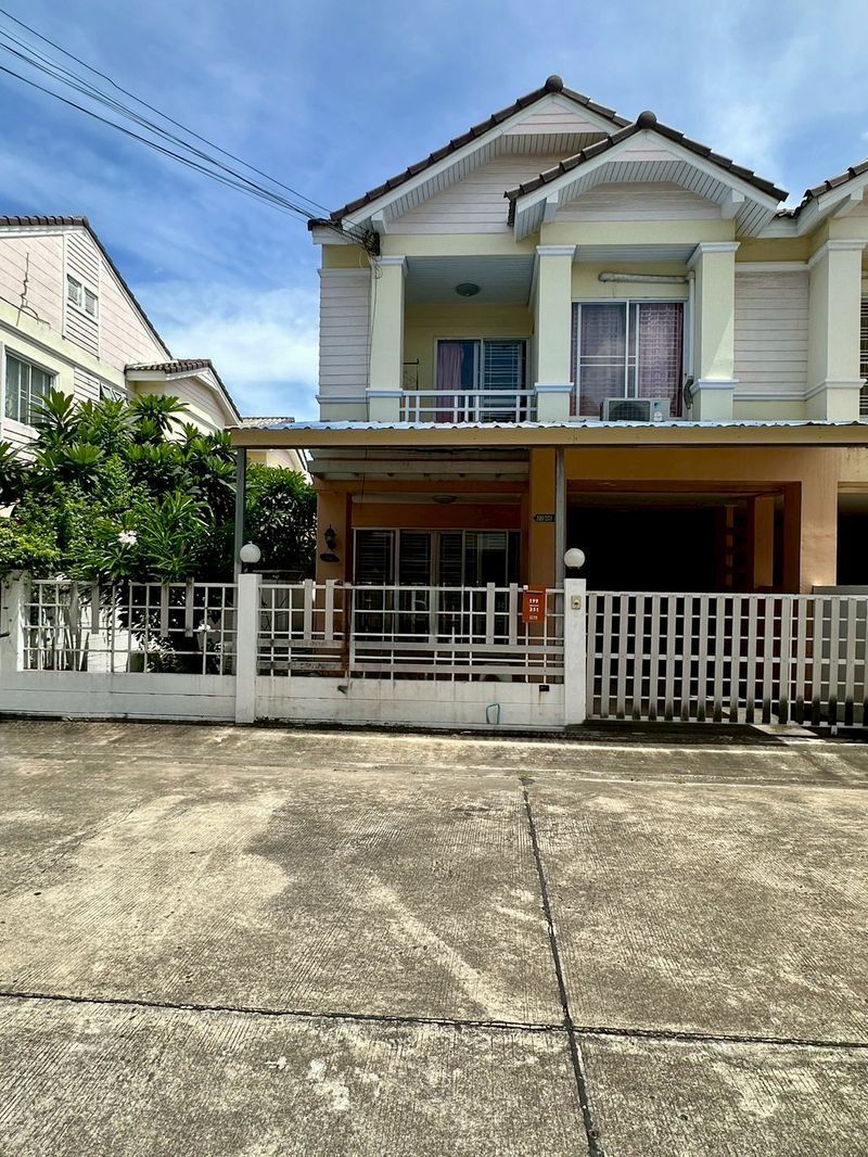 3 Bedroom Townhouse For Rent In Thung Sukhla, Chon Buri