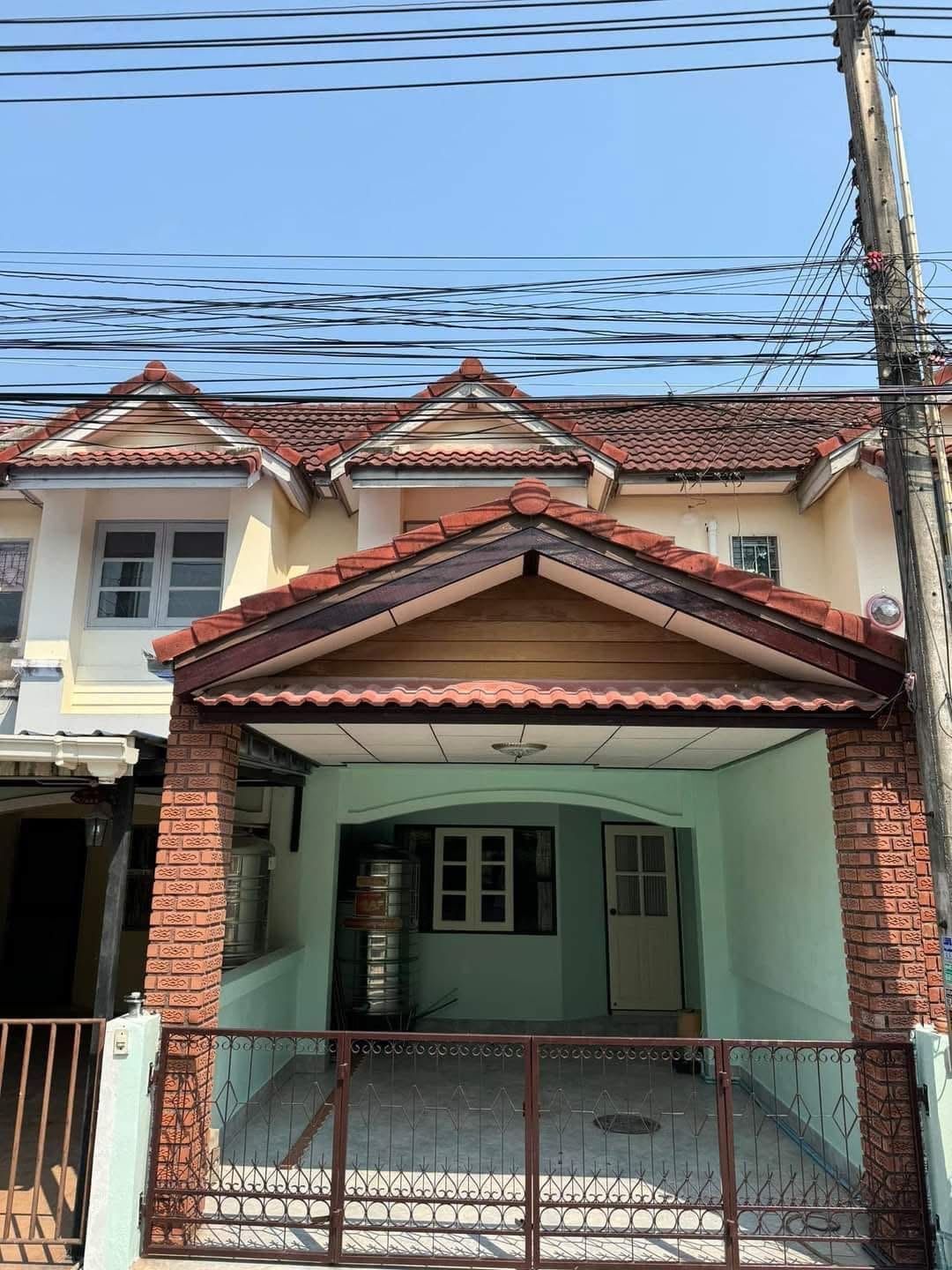 2 Bedroom Townhouse For Rent In Surasak, Chon Buri