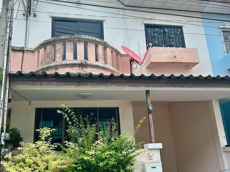 3 Bedroom Townhouse For Rent In Surasak, Chon Buri