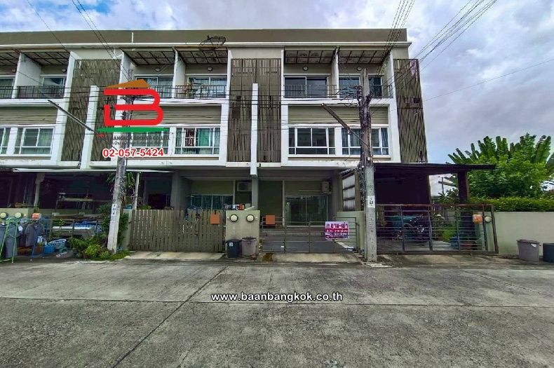 3 Bedroom Townhouse For Rent In Saphan Sung, Bangkok