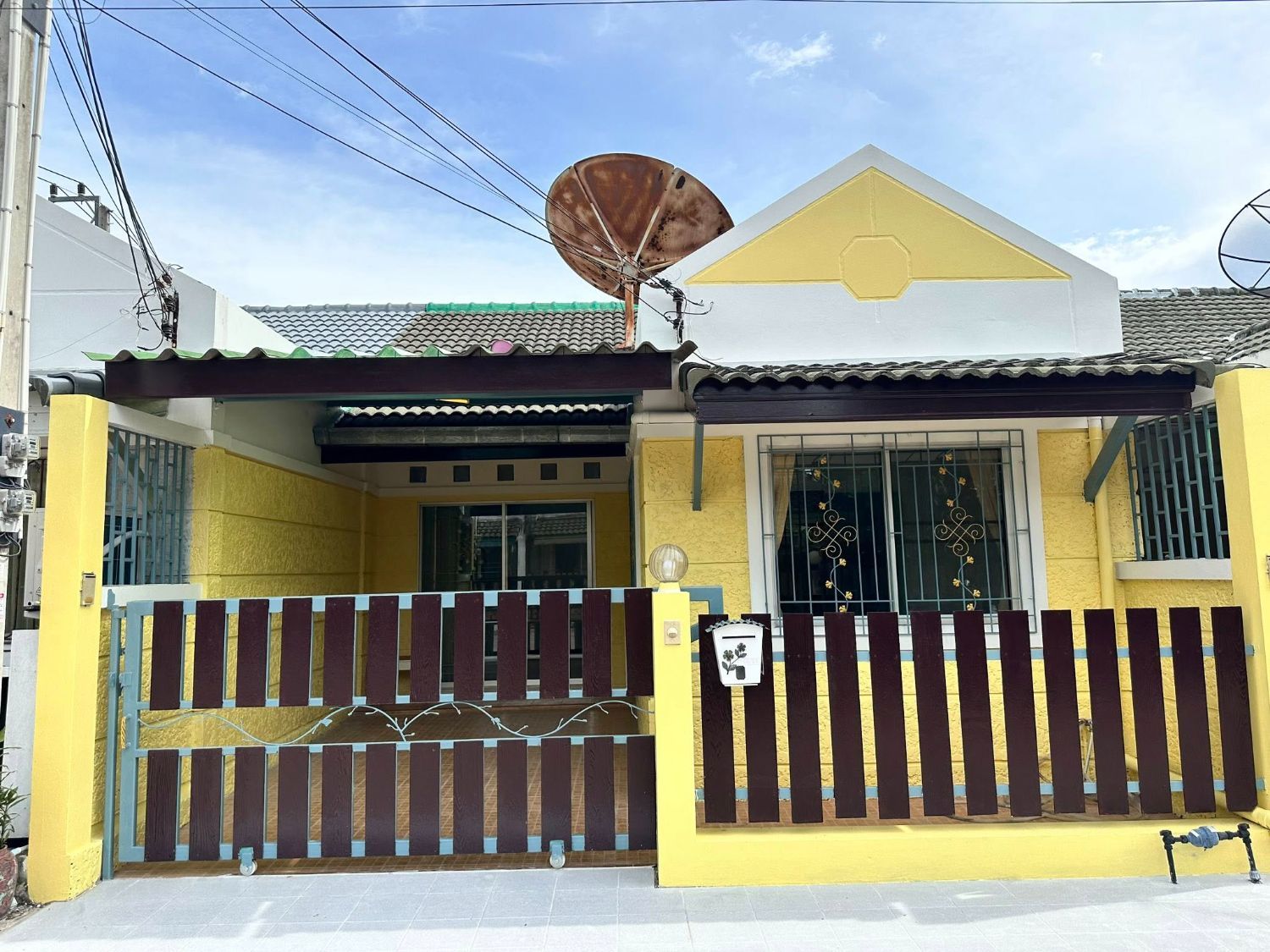 2 Bedroom Townhouse For Rent In Surasak, Chon Buri