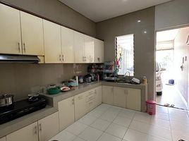 4 Bedroom House for sale in Lakarsantri, Surabaya, Lakarsantri