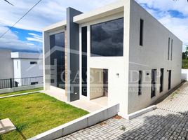 4 Bedroom House for sale in Nayon, Quito, Nayon