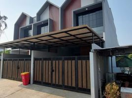 5 Kamar Rumah for sale in Jakarta, Kembangan, Jakarta Barat, Jakarta