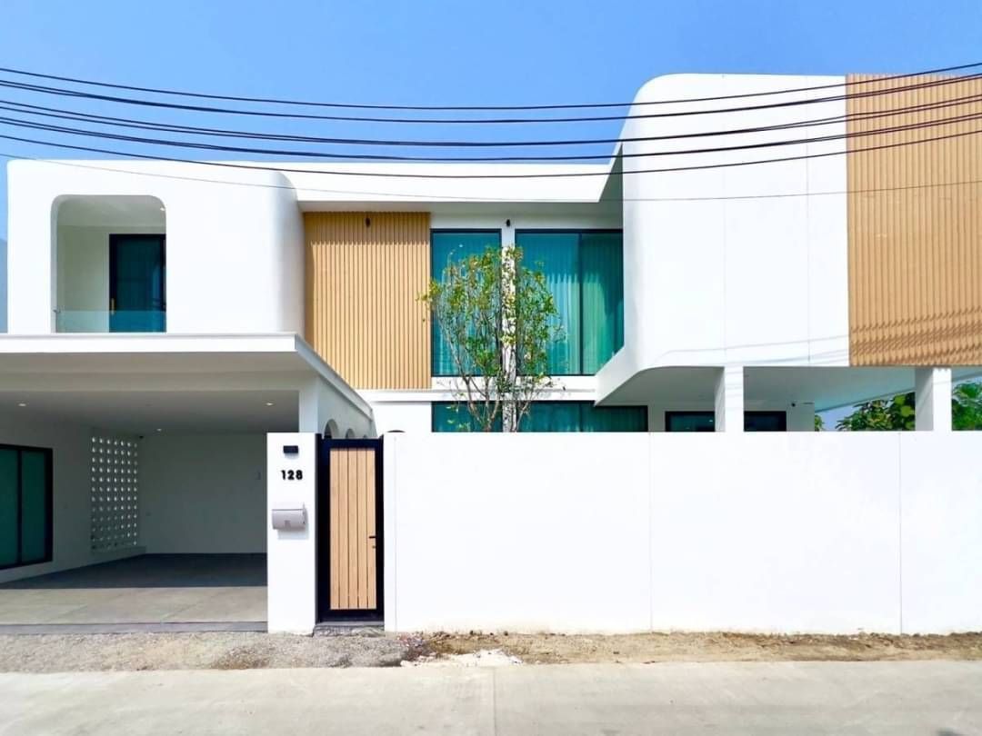 4 Bedroom Villa For Rent In San Phak Wan, Chiang Mai