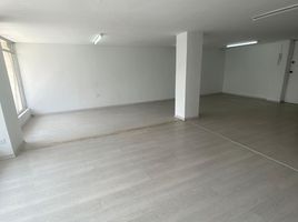 50 SqM Office for rent in Basilica of the National Vow, Quito, Quito, Quito