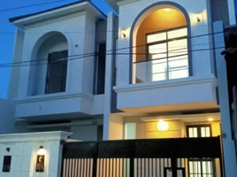 4 Kamar Rumah for sale in Surabaya, East Jawa, Rungkut, Surabaya