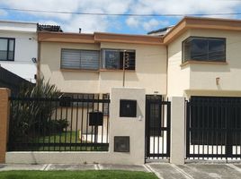 4 Bedroom House for sale in Bogota, Cundinamarca, Bogota