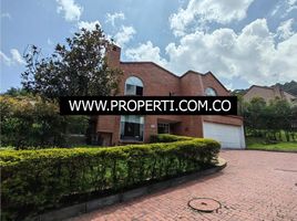 4 Bedroom Villa for sale in Bare Foot Park (Parque de los Pies Descalzos), Medellin, Medellin