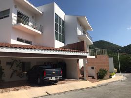 4 Habitación Casa en venta en Monterrey, Nuevo León, Monterrey, Nuevo León