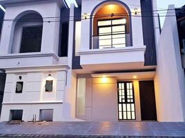 4 Bedroom House for sale in Surabaya, East Jawa, Rungkut, Surabaya