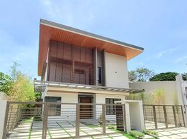 5 Habitación Adosado en venta en BF Homes Executive Village, Las Pinas City