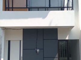 3 침실 주택을(를) Sawangan, 보고에서 판매합니다., Sawangan