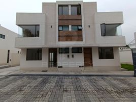3 Bedroom House for sale in Conocoto, Pichincha, Conocoto