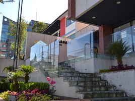 225 SqM Office for sale in Basilica of the National Vow, Quito, Quito, Quito