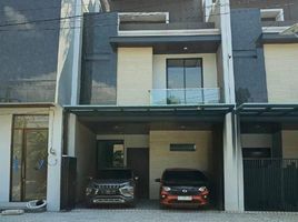 5 Bedroom House for sale in Dukuhpakis, Surabaya, Dukuhpakis