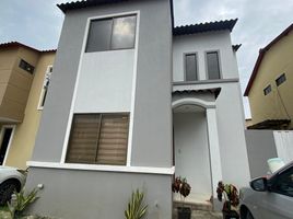 3 Habitación Casa en alquiler en Mejía, Pichincha, Cutuglahua, Mejía