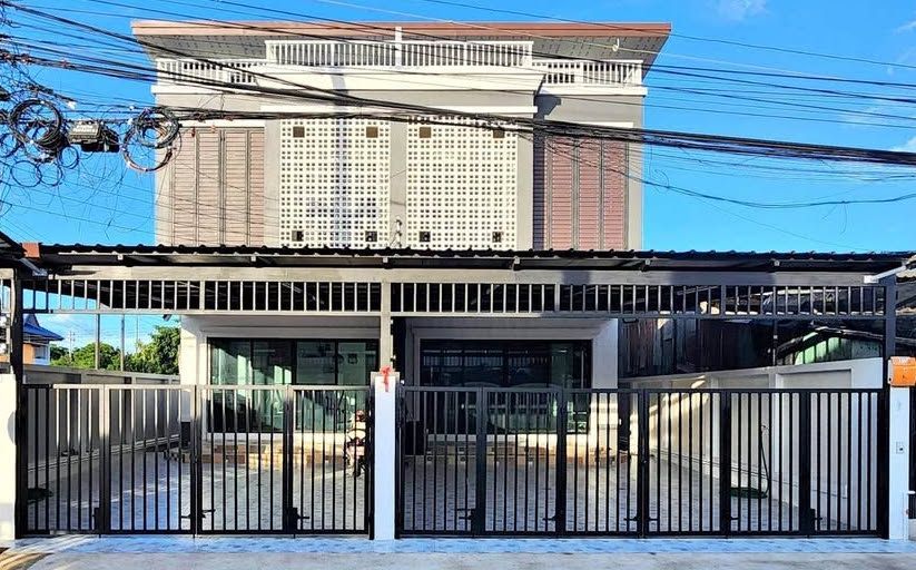 3 Bedroom Townhouse For Rent In Tha Wang Tan, Chiang Mai