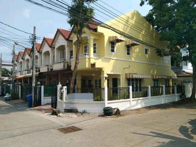 2 Bedroom Townhouse For Rent In Phimonrat, Nonthaburi