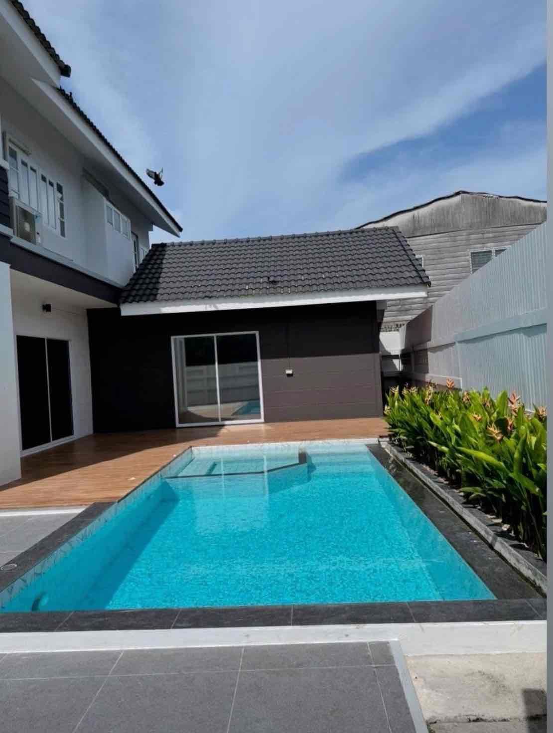 3 Bedroom Villa For Rent In Na Kluea, Chon Buri