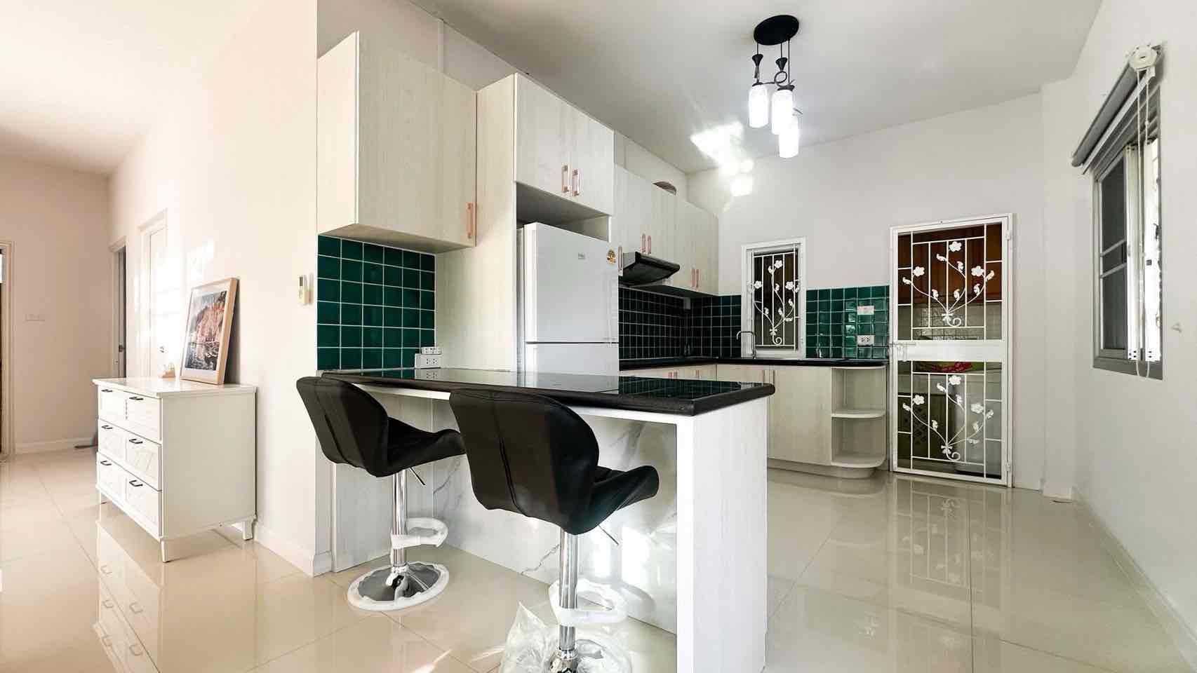 3 Bedroom Villa For Rent In Na Kluea, Chon Buri