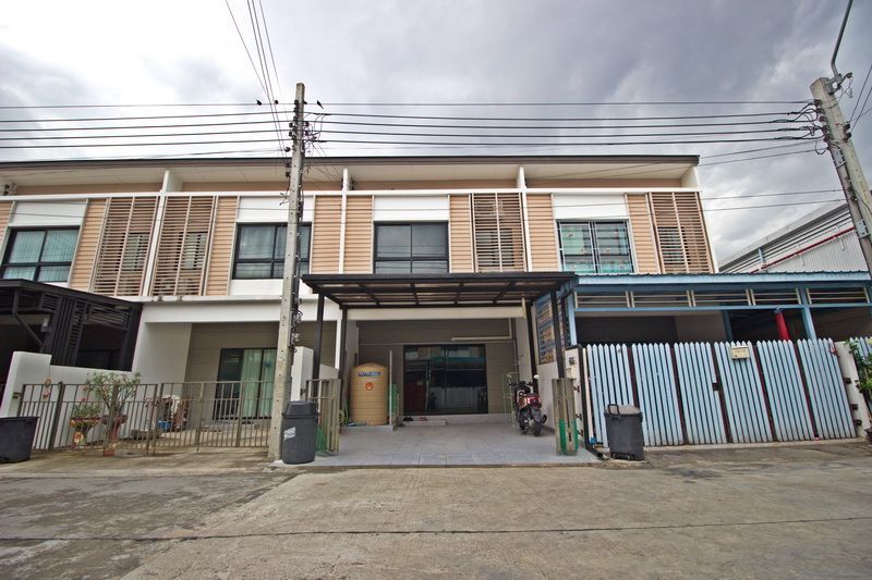 3 Bedroom Townhouse For Rent At Pruksa Lite Lox Sukhumvit - Theparak
