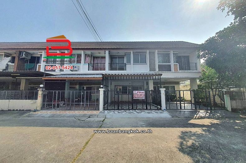 2 Bedroom Townhouse For Rent In Tha Raeng, Bangkok