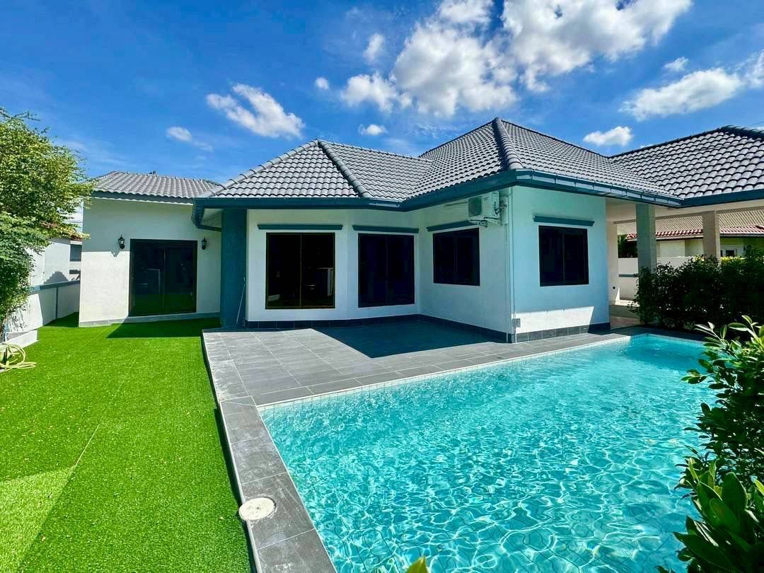 5 Bedroom Villa For Rent At Pattaya Hill Village 1