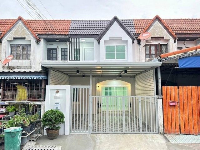 3 Bedroom Townhouse For Rent In Phimonrat, Nonthaburi