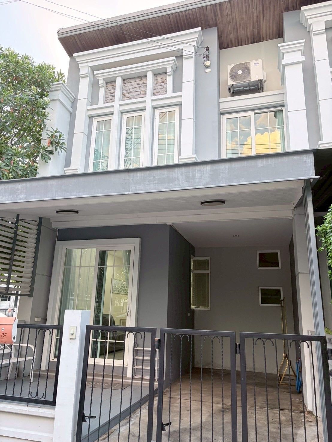 3 Bedroom Townhouse For Rent At Golden Town Kad Ruam Chok