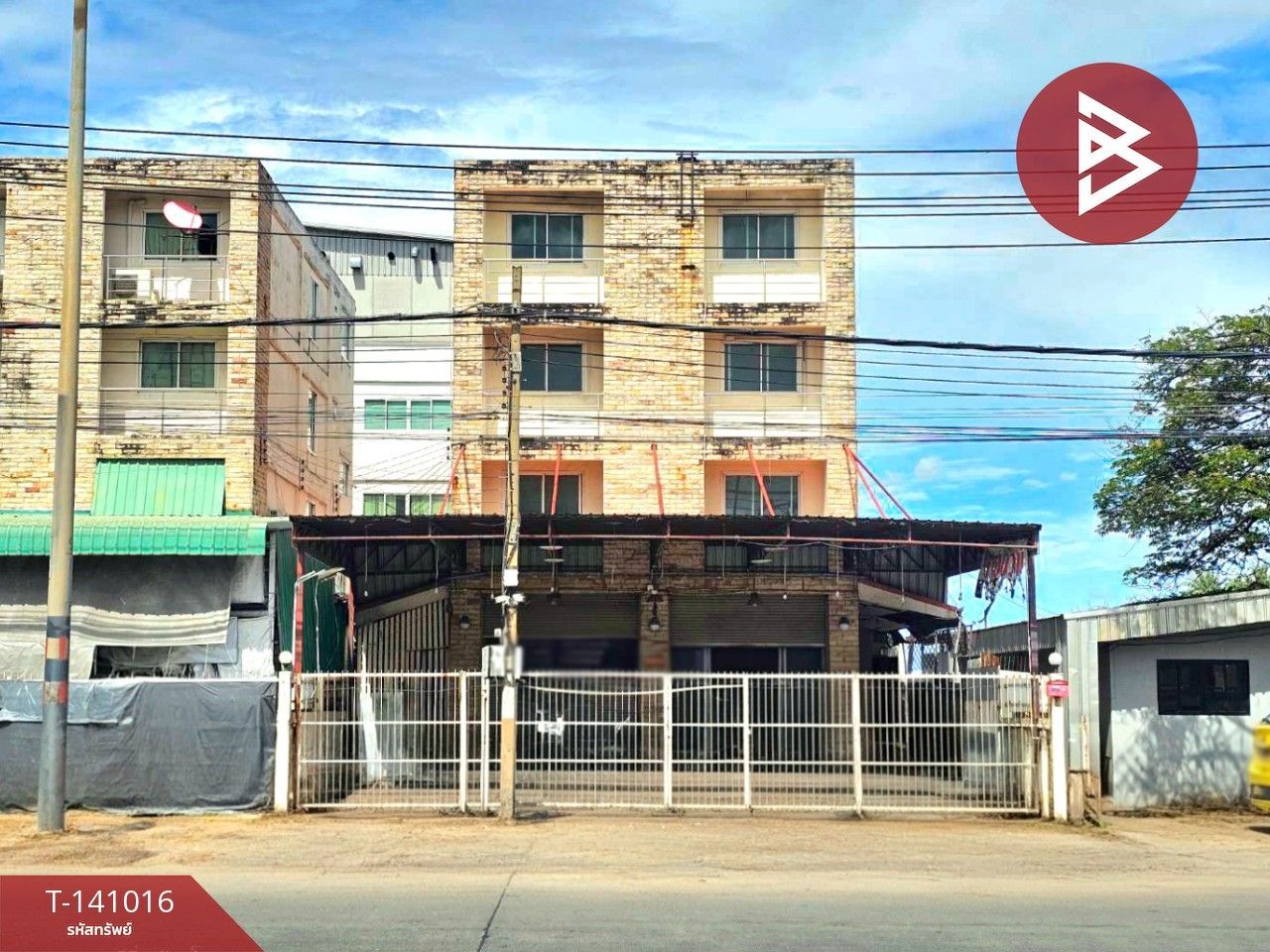 4 Bedrooms Shophouse for sale In Khlong Sam Prawet Bangkok