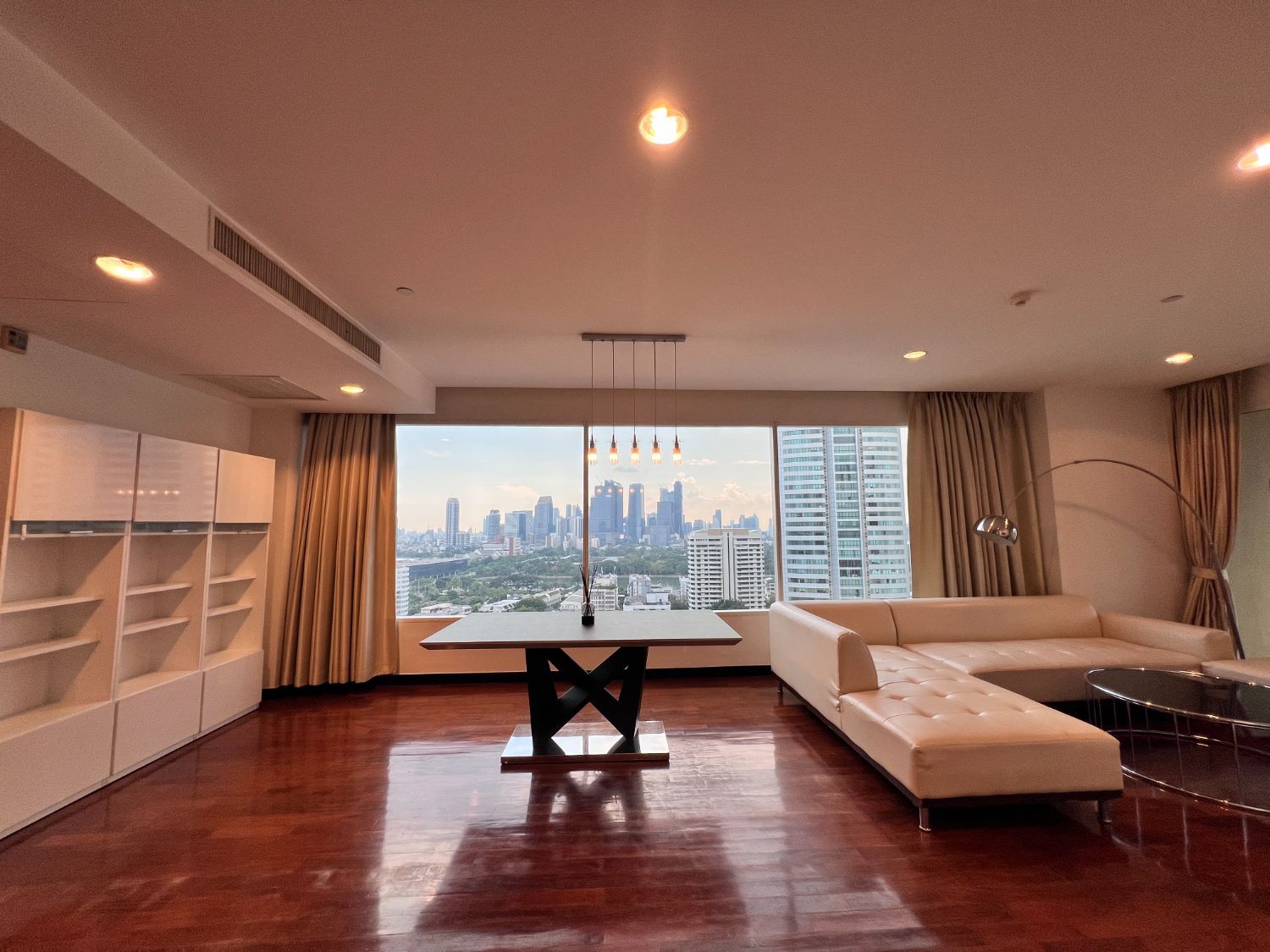 3 Bedrooms Condo for sale In Wilshire Condo Khlong Toei Bangkok