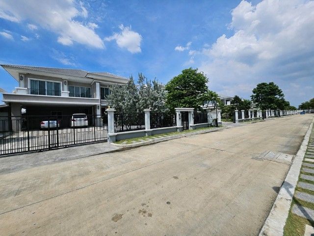 4 Bedrooms House for sale In Bang Khu Wiang Nonthaburi