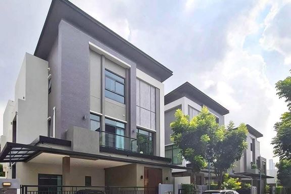 3 Bedrooms House for sale In Bang Chak Bangkok