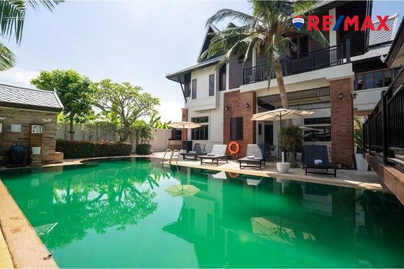 5 Bedrooms House for sale In Na Kluea Pattaya