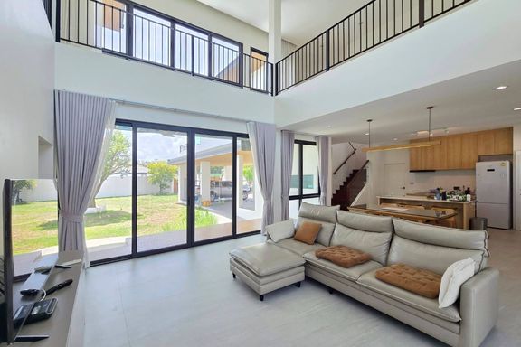 6 Bedrooms House for sale In Pong Pattaya
