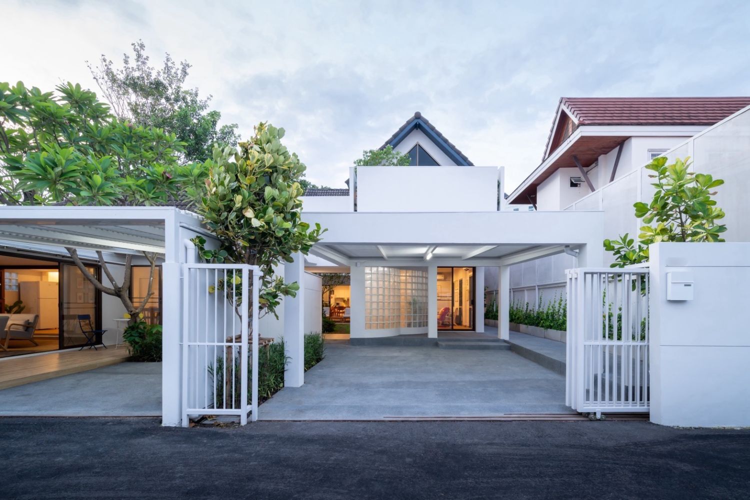 5 Bedrooms House for sale In Lat Yao Bangkok