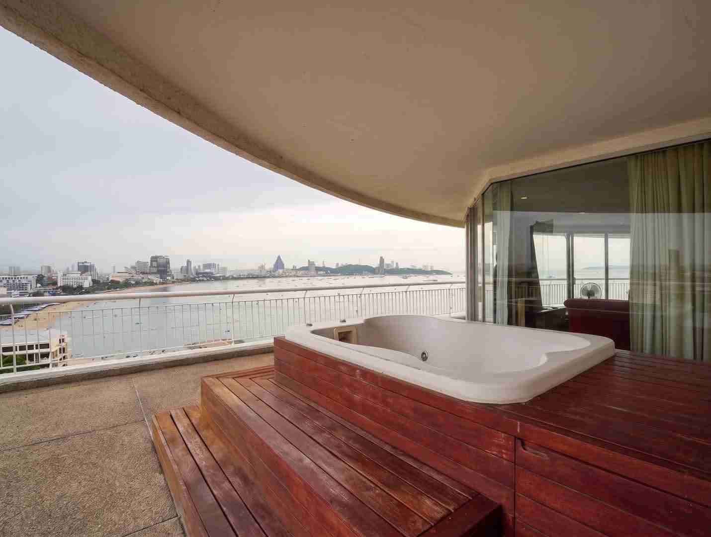 5 Bedrooms Condo for sale In Baan Rimpha Na Kluea Pattaya