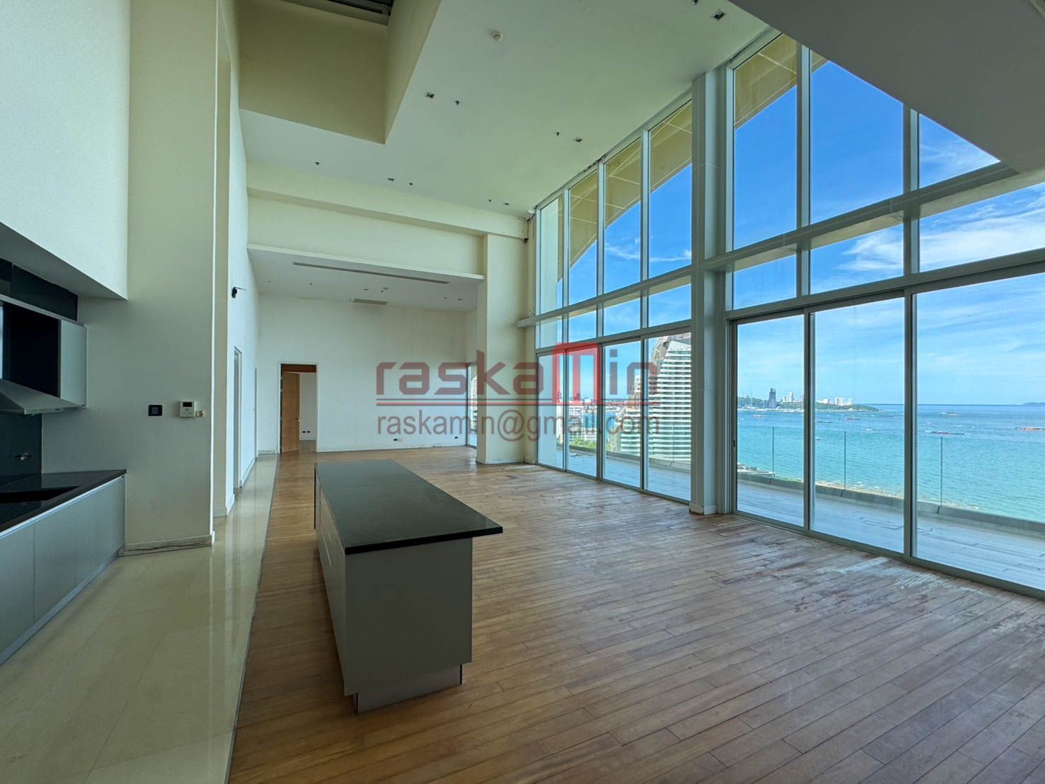 4 Bedrooms Condo for sale In The Cove Pattaya Na Kluea Pattaya