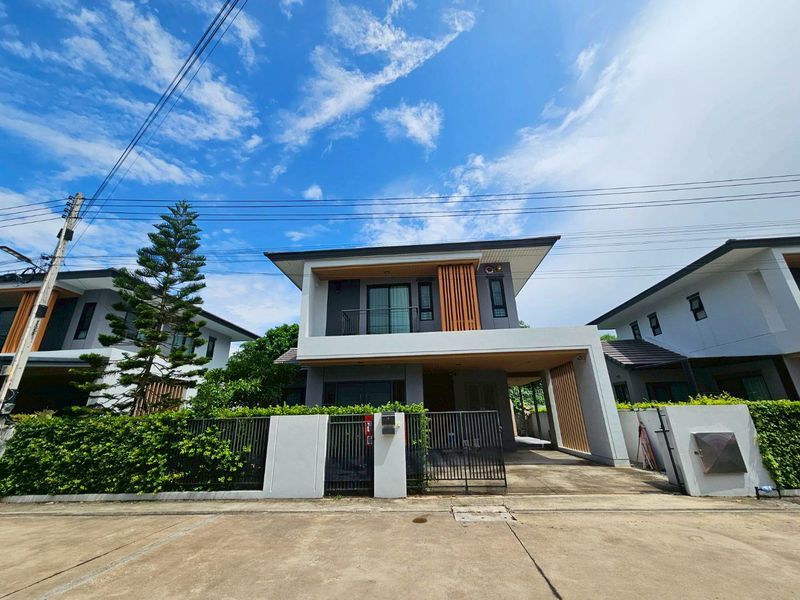 4 Bedroom House For Rent In Surasak, Chon Buri