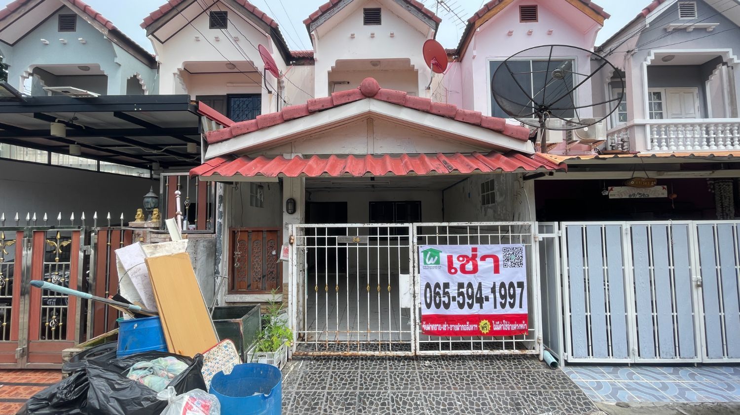 2 Bedroom Townhouse For Rent In Tha Raeng, Bangkok